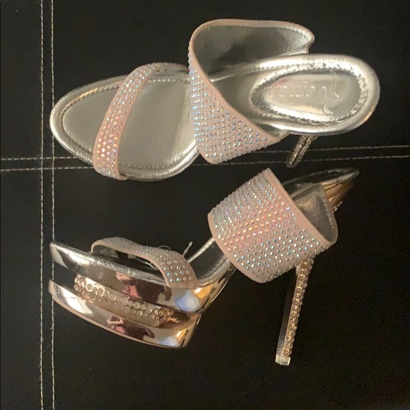 Amazing 4” heels - Picture 2 of 2